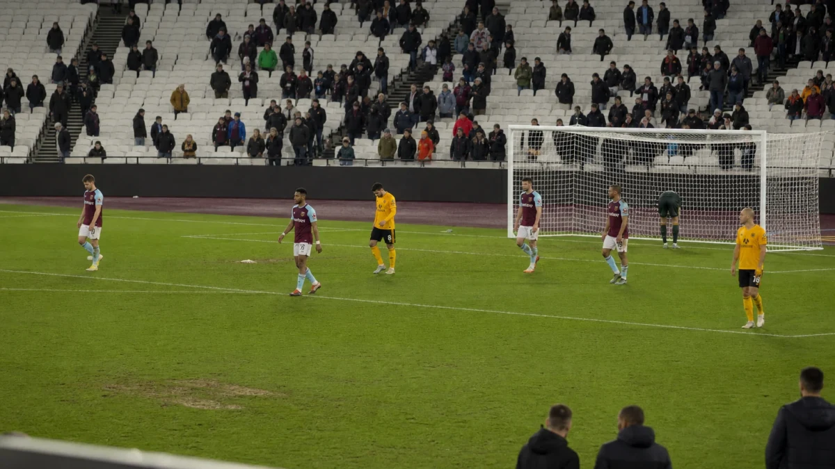 West Ham voitti Wolvesin 4–2 – Wolves jatkaa kolmantena
