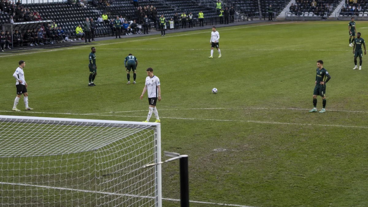 Swansea kolmantena Championshipissa selvän vierasvoiton jälkeen