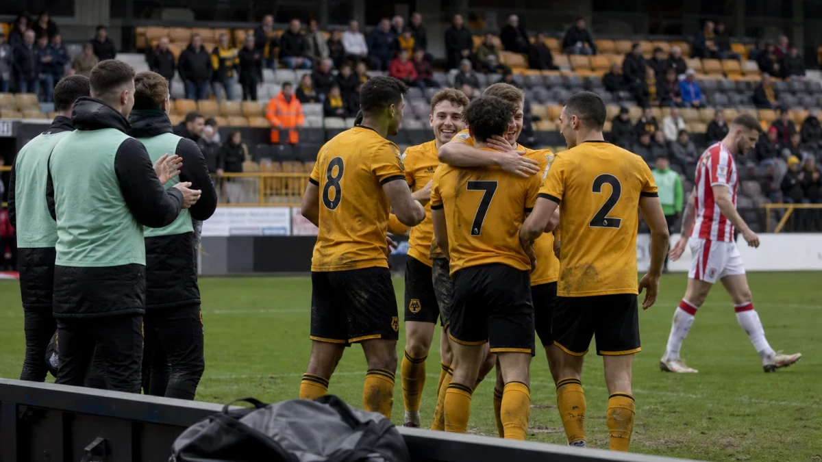 Wolves murskasi Stoke Cityn ja jatkaa toisena