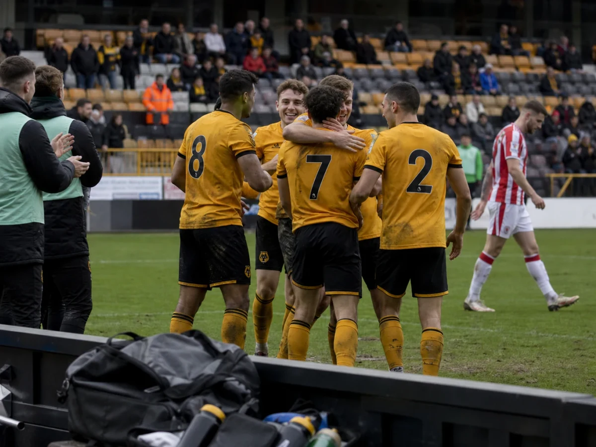 Wolves murskasi Stoke Cityn ja jatkaa toisena