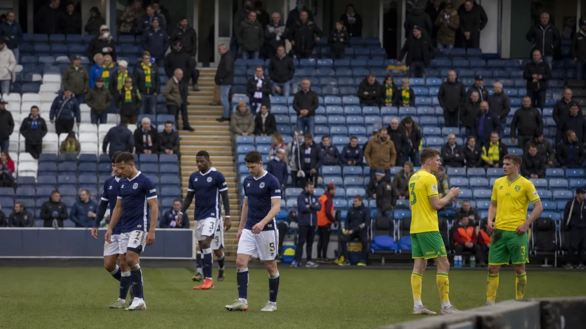 Millwall kaatoi Norwichin 3–0 ja nousi Championshipin kärkeen
