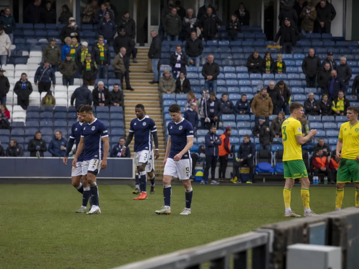 Millwall kaatoi Norwichin 3–0 ja nousi Championshipin kärkeen