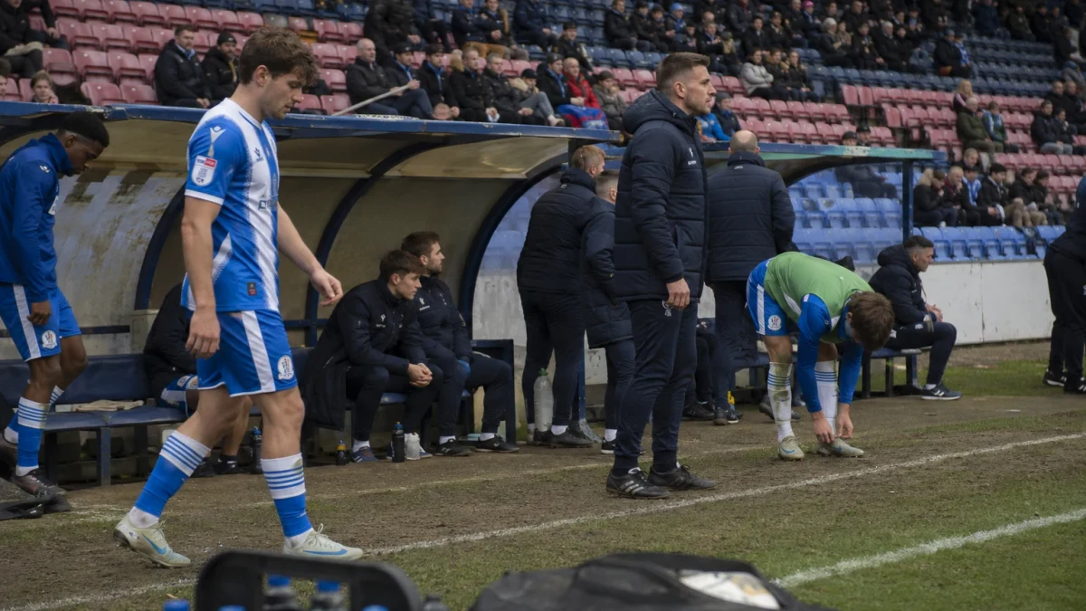 Stockport löi Wiganin 0–4 ja pysyy kärkikolmikossa