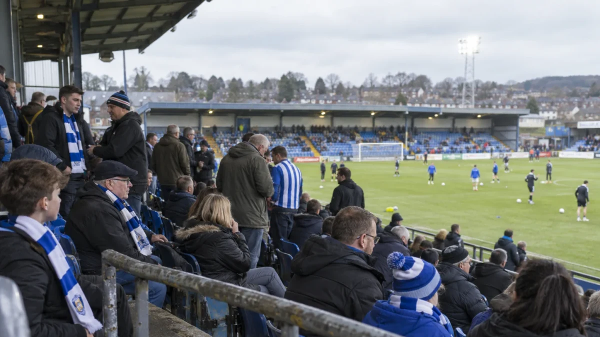 Huddersfield isännöi Sheffield Wediä nousukarsintapaikkojen taistossa