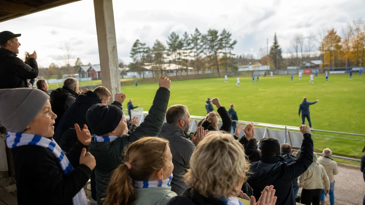 Englannin voittoputki vie MM-taulukon kärkeen