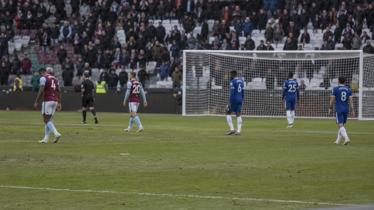 Chelsea kaatoi West Hamin selvästi ja pysyi sarjakärjessä
